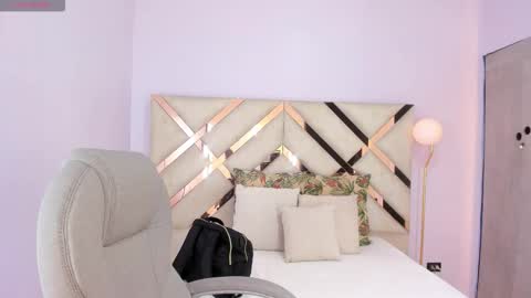 Kylie Reyes  online show from December 3, 2025, 7:12 pm