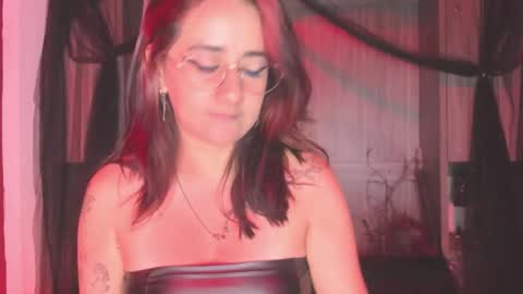 K Y L I E online show from December 19, 2025, 1:18 pm