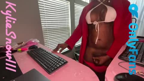 Snapshot of kyliesnowxxx chatting on May 5, 2026, 2:14 pm Kylie Snow online show from May 5, 2026, 2:14 pm