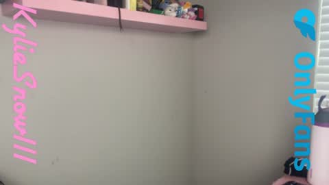 Snapshot of kyliesnowxxx chatting on June 17, 2026, 3:57 pm Kylie Snow online show from June 17, 2026, 3:57 pm