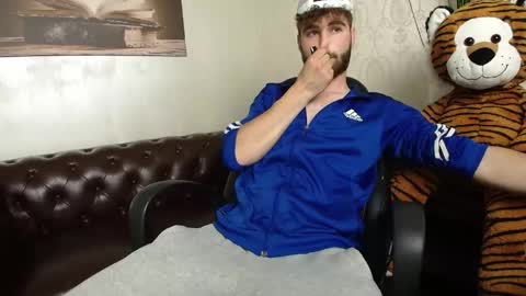 KyloEast online show from June 3, 2026, 4:04 am