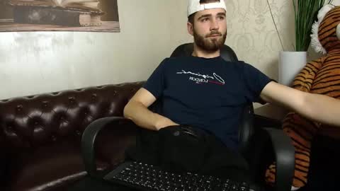 KyloEast online show from June 4, 2026, 4:18 am