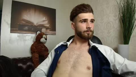 KyloEast online show from June 9, 2026, 4:24 am