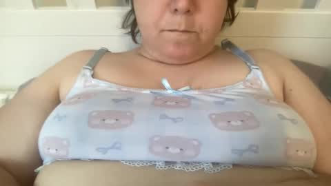 Snapshot of kylorencat chatting on December 21, 2024, 5:18 pm KYLO online show from December 21, 2024, 5:18 pm