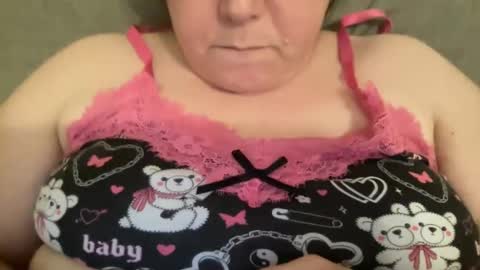 Snapshot of kylorencat chatting on December 30, 2024, 10:23 pm KYLO online show from December 30, 2024, 10:23 pm