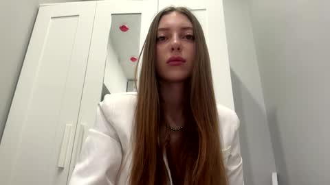 Selena online show from March 31, 2026, 1:18 am