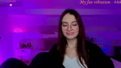 Margo  online show from November 4, 2025, 8:41 pm