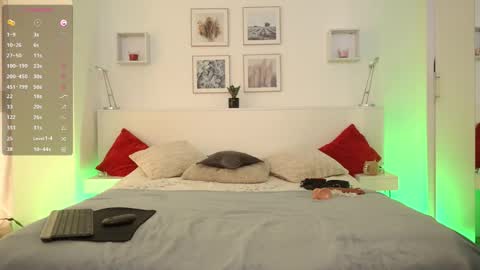 Viktoria White  online show from October 19, 2025, 2:07 pm