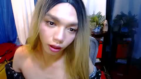 Laura online show from January 10, 2025, 11:18 pm