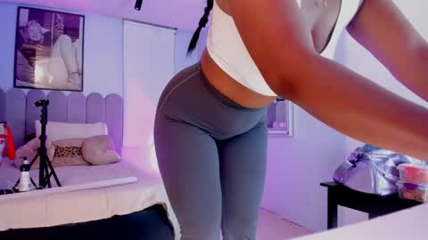 Snapshot of laady_brownn chatting on February 24, 2025, 11:32 am Cris online show from February 24, 2025, 11:32 am