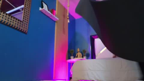 Cris  online show from April 2, 2026, 11:41 am