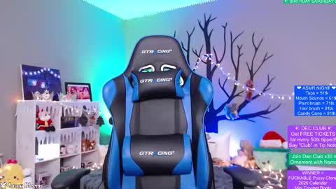 Lacey Bloom online show from December 5, 2025, 1:25 am