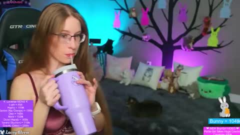 Lacey Bloom online show from April 15, 2026, 1:23 am