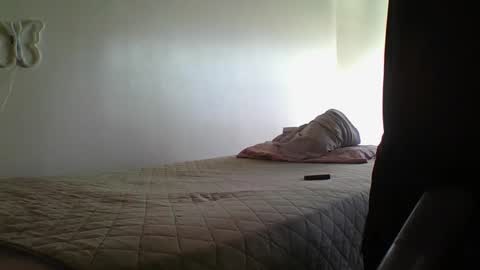 lachickadelbronx online show from January 10, 2025, 8:04 pm