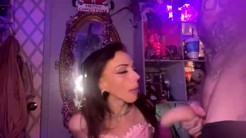 Laci online show from December 15, 2025, 3:00 am