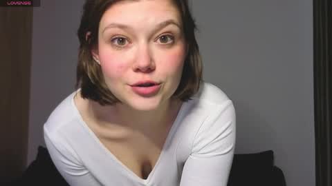 lady_birdd online show from April 13, 2026, 4:23 pm
