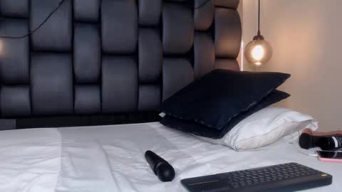 LADY  online show from February 1, 2025, 5:07 am