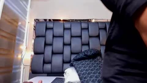 LADY  online show from November 18, 2025, 2:17 am