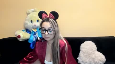 Snapshot of lady_lyanna chatting on November 3, 2025, 11:04 pm Lady Lyanna online show from November 3, 2025, 11:04 pm