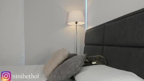 Snapshot of lady_ni chatting on February 28, 2025, 12:52 pm    700  1300 -5 online show from February 28, 2025, 12:52 pm