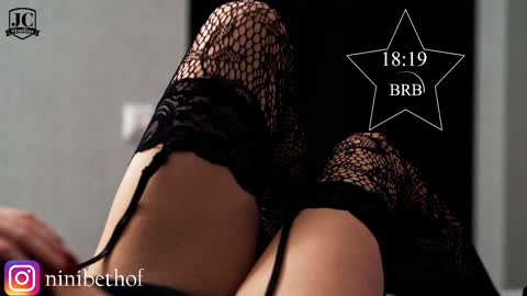 Snapshot of lady_ni chatting on March 1, 2025, 4:44 pm    700  1300 -5 online show from March 1, 2025, 4:44 pm