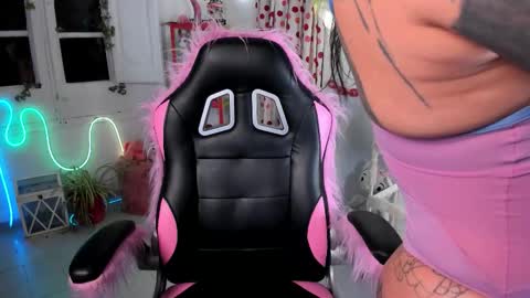 Mia online show from March 22, 2026, 7:39 pm