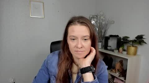 Snapshot of ladyalessa chatting on June 1, 2026, 5:31 am ALESSA online show from June 1, 2026, 5:31 am