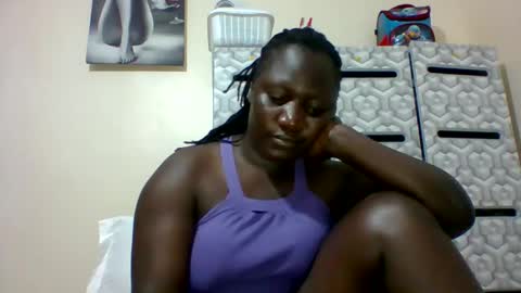 lindah32 online show from January 1, 2025, 9:41 pm
