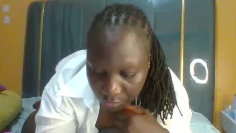 Snapshot of ladyblossoms19 chatting on February 27, 2026, 9:15 pm lindah32 online show from February 27, 2026, 9:15 pm