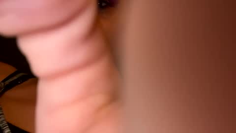 Snapshot of ladybug9097 chatting on March 1, 2025, 2:48 am RockStar Couple online show from March 1, 2025, 2:48 am