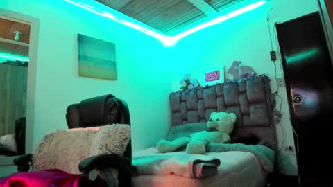 leidy daniela online show from December 15, 2024, 8:08 am