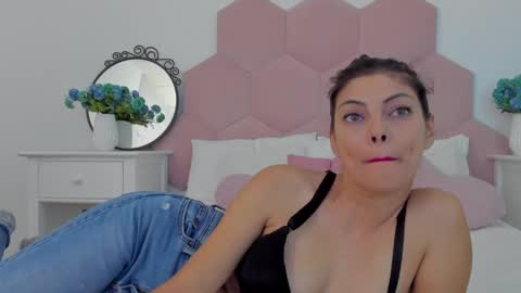 Lia online show from January 8, 2025, 8:16 am