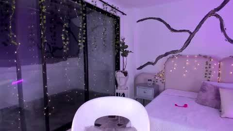 Lady  online show from November 6, 2025, 5:19 am