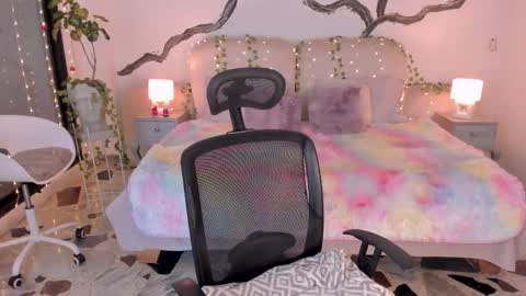 Lady  online show from November 28, 2025, 5:32 am