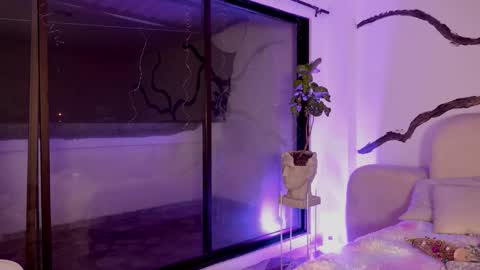 Lady  online show from December 1, 2025, 5:45 am