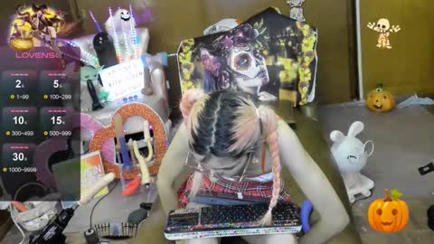 Skinnygirl online show from November 1, 2025, 8:00 pm