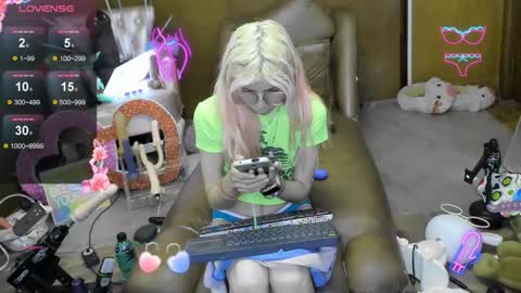 Skinnygirl online show from November 17, 2025, 11:32 pm