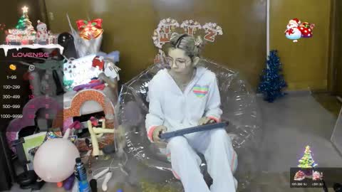 Skinnygirl online show from December 14, 2025, 5:29 pm