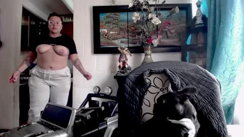 laia_hadid online show from April 6, 2026, 3:24 pm