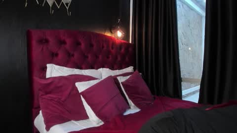 Laia  online show from November 22, 2025, 12:04 pm