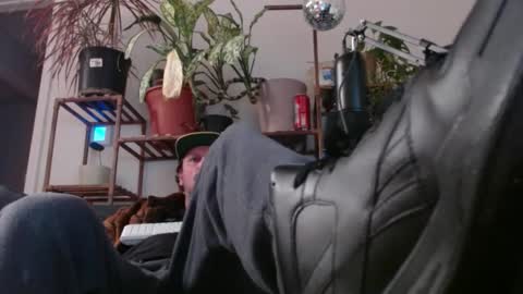 Snapshot of laidback_and_chill chatting on December 5, 2024, 8:55 am Rick online show from December 5, 2024, 8:55 am