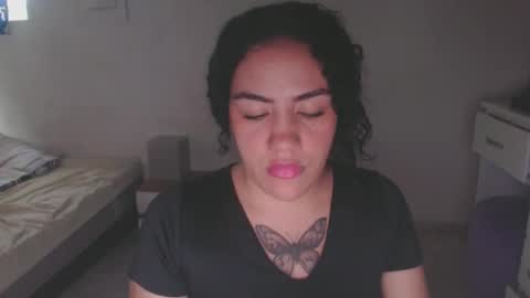 Snapshot of laila_silk chatting on June 5, 2026, 10:37 pm laila_silk online show from June 5, 2026, 10:37 pm