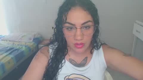 Snapshot of laila_silk chatting on June 8, 2026, 5:24 pm laila_silk online show from June 8, 2026, 5:24 pm