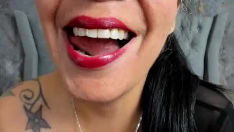 Lailacastillo online show from November 6, 2025, 11:44 am