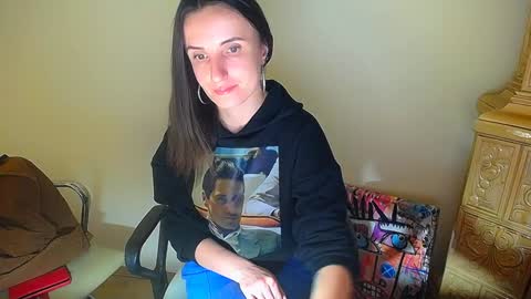 Snapshot of laimapinch_ chatting on December 10, 2024, 2:39 pm Laima online show from December 10, 2024, 2:39 pm