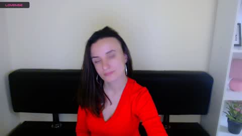 Snapshot of laimapinch_ chatting on December 12, 2024, 6:53 pm Laima online show from December 12, 2024, 6:53 pm
