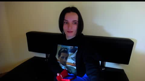 Snapshot of laimapinch_ chatting on December 19, 2024, 4:35 pm Laima online show from December 19, 2024, 4:35 pm