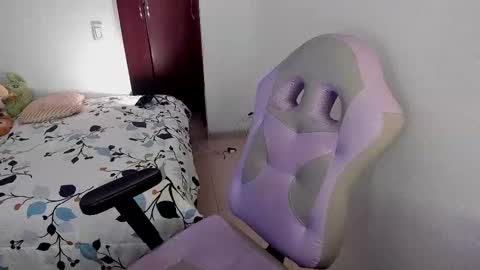 lain_t online show from October 27, 2025, 9:13 am