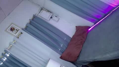 Elle 3 online show from February 22, 2025, 3:01 am