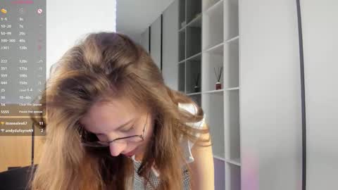 Julia online show from September 26, 2025, 8:35 pm